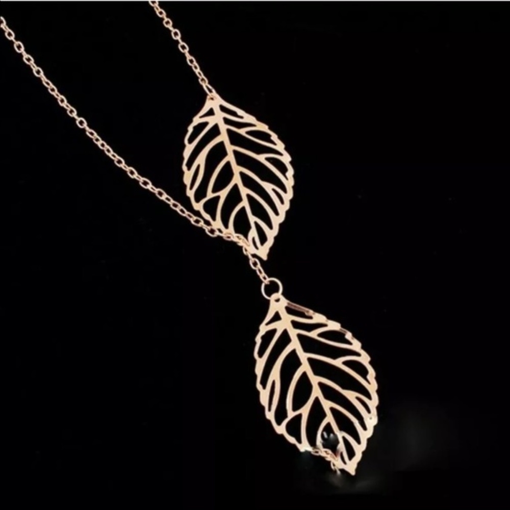 Gorgeous Silver Toned Double Leaf Necklace - Picture 3 of 4